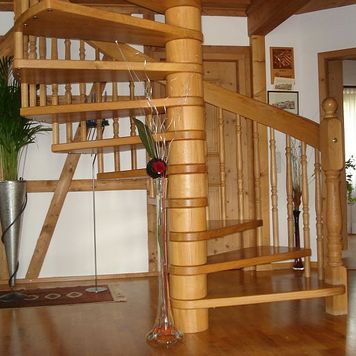 Wendeltreppe Treppenbau - Riget Ueli Holzbau